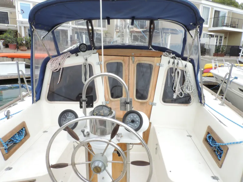 1981 Islander Freeport 36