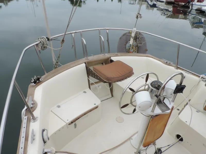 1981 Islander Freeport 36