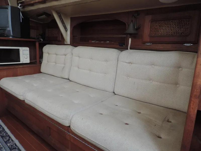 1981 Islander Freeport 36