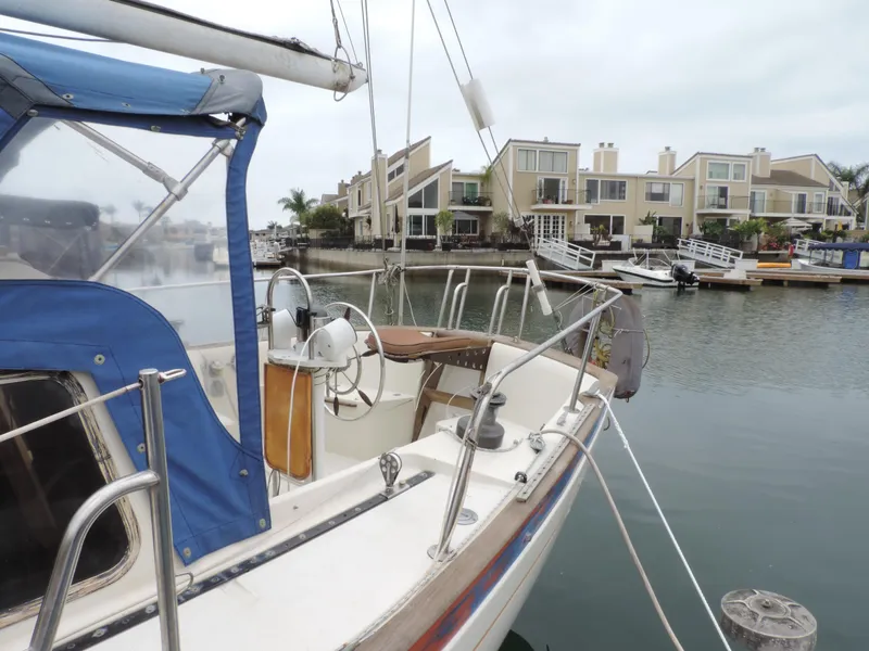 1981 Islander Freeport 36