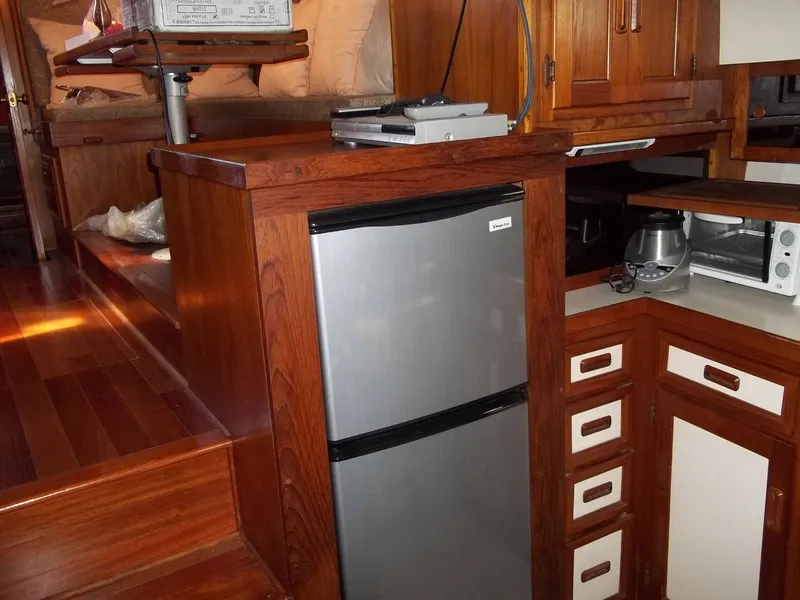 Full Refrigerator with Freezer