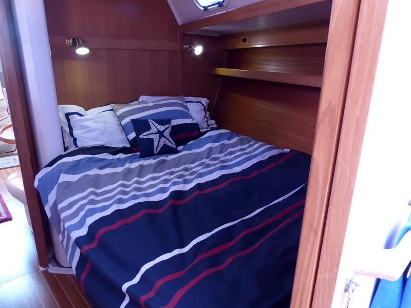 Forward pullman berth