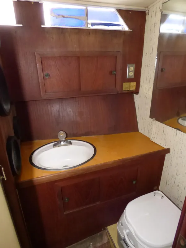 1973 Uniflite Aft Cabin
