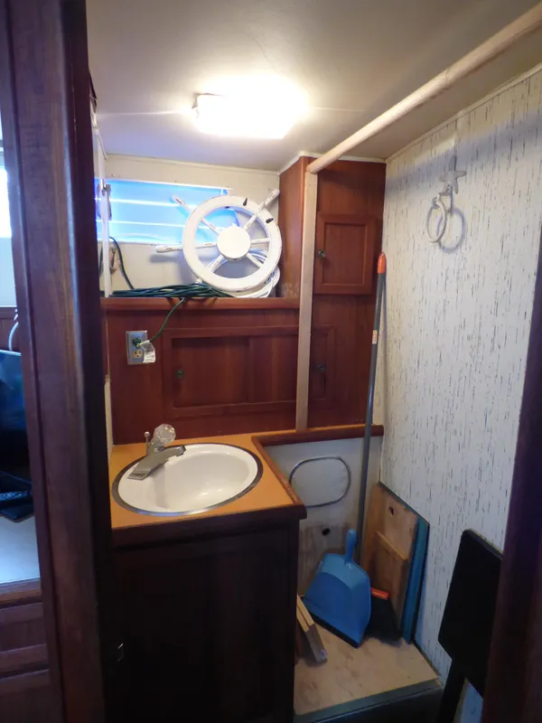 1973 Uniflite Aft Cabin