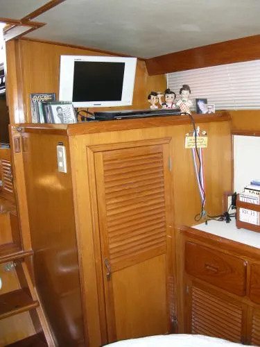Aft Berth hanging locker
