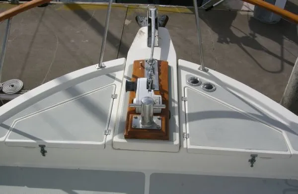 bowwindlass also storage each side of windlass