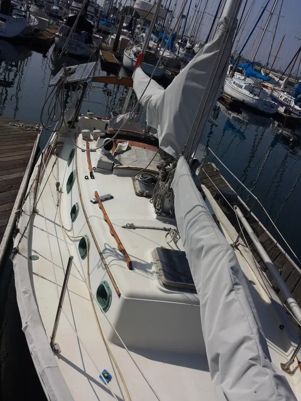 1985 Pacific Seacraft 27 Orion Mark II, Cutter