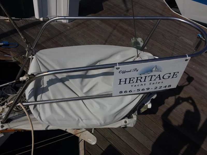 1985 Pacific Seacraft 27 Orion Mark II, Cutter