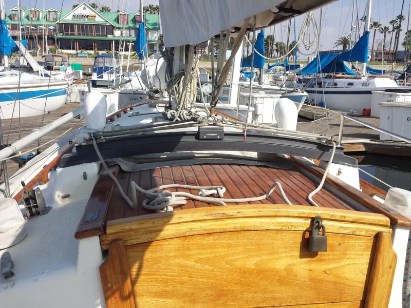 1985 Pacific Seacraft 27 Orion Mark II, Cutter