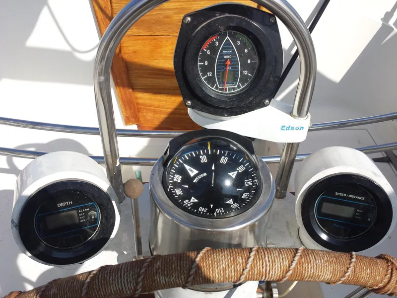 1985 Pacific Seacraft 27 Orion Mark II, Cutter
