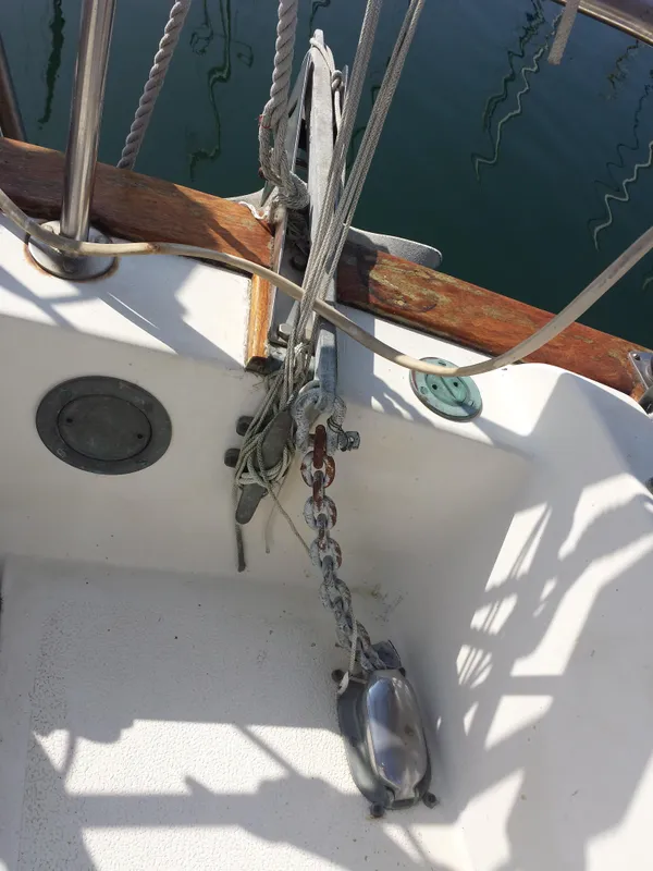 1985 Pacific Seacraft 27 Orion Mark II, Cutter