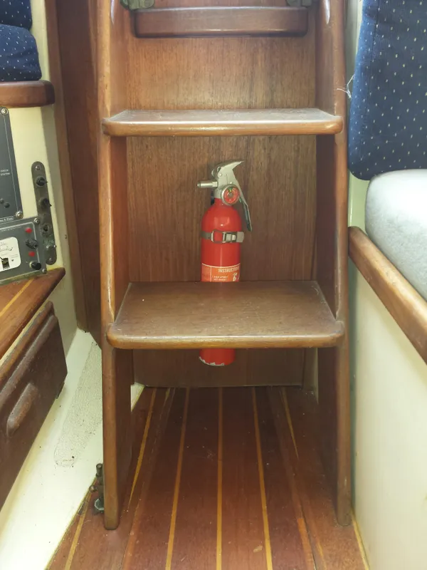 1985 Pacific Seacraft 27 Orion Mark II, Cutter