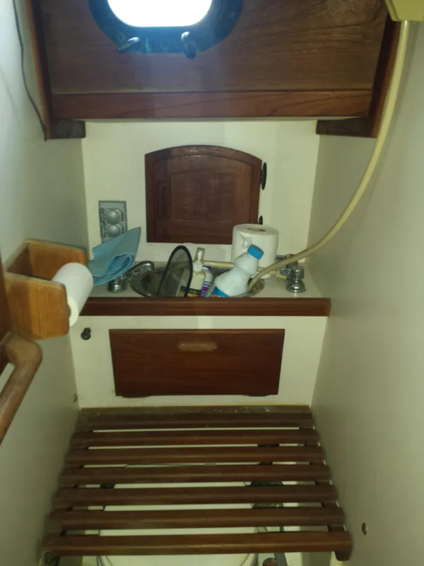 1985 Pacific Seacraft 27 Orion Mark II, Cutter