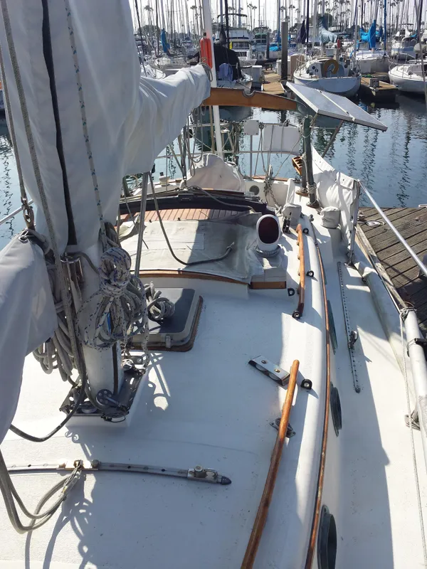 1985 Pacific Seacraft 27 Orion Mark II, Cutter