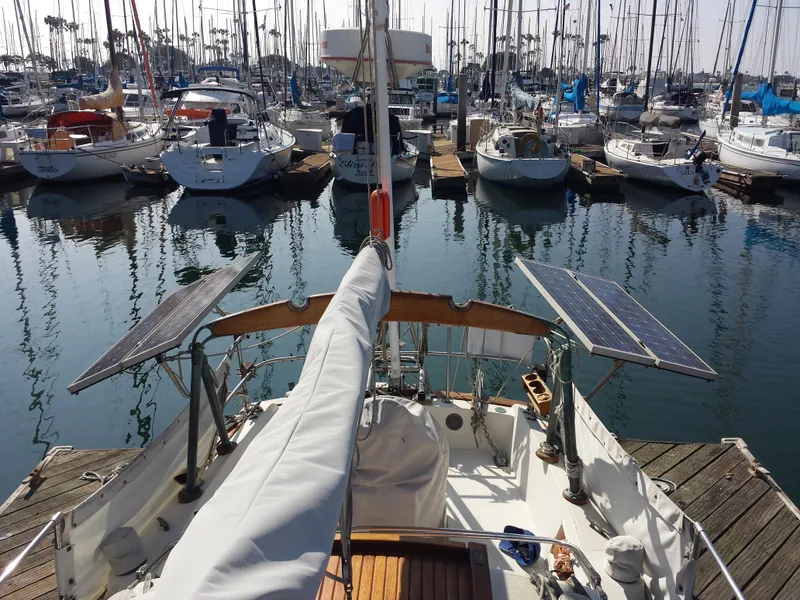 1985 Pacific Seacraft 27 Orion Mark II, Cutter