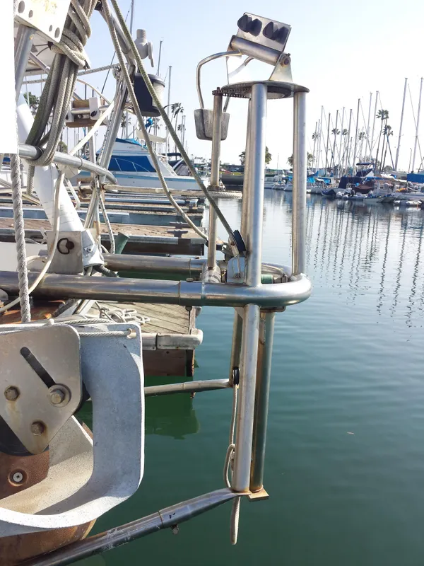 1985 Pacific Seacraft 27 Orion Mark II, Cutter