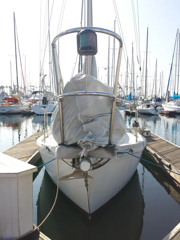 1985 Pacific Seacraft 27 Orion Mark II, Cutter