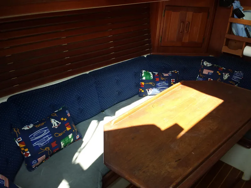 1985 Pacific Seacraft 27 Orion Mark II, Cutter