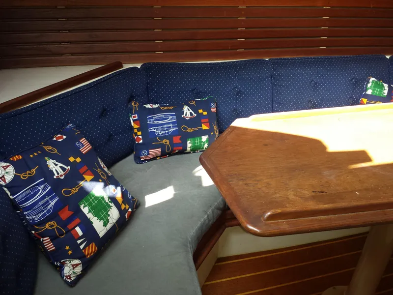 1985 Pacific Seacraft 27 Orion Mark II, Cutter