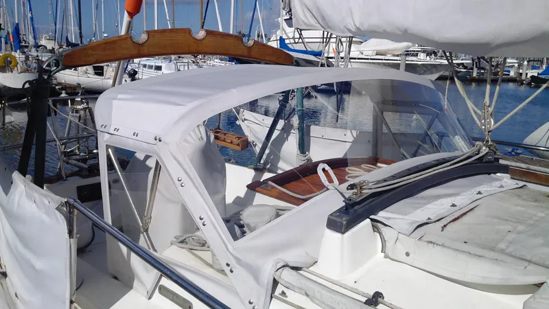 1985 Pacific Seacraft 27 Orion Mark II, Cutter