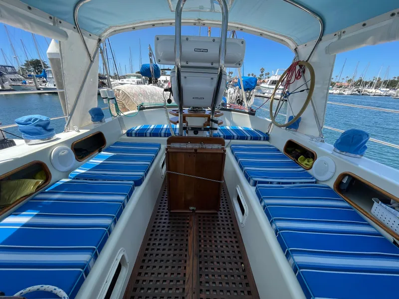 1987 Irwin 43 MK III Center Cockpit