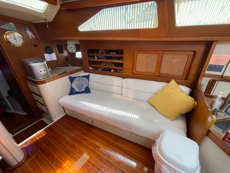 1987 Irwin 43 MK III Center Cockpit