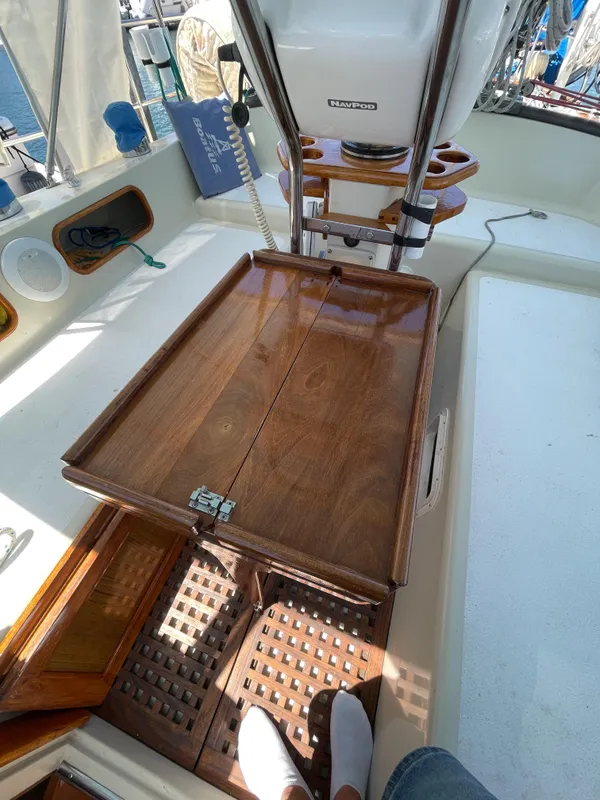 1987 Irwin 43 MK III Center Cockpit