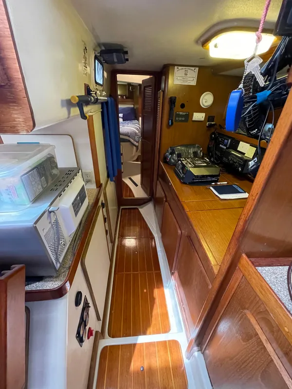 1987 Irwin 43 MK III Center Cockpit