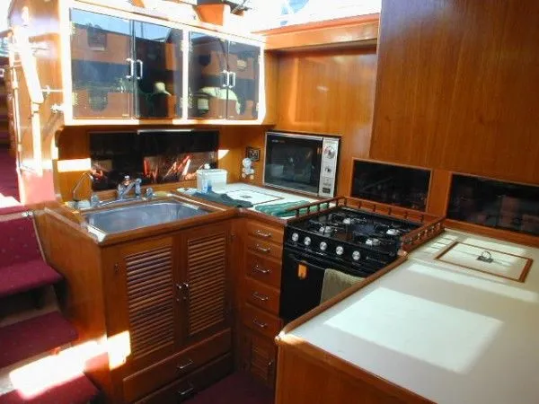 1984 Spindrift Sundeck Motoryacht