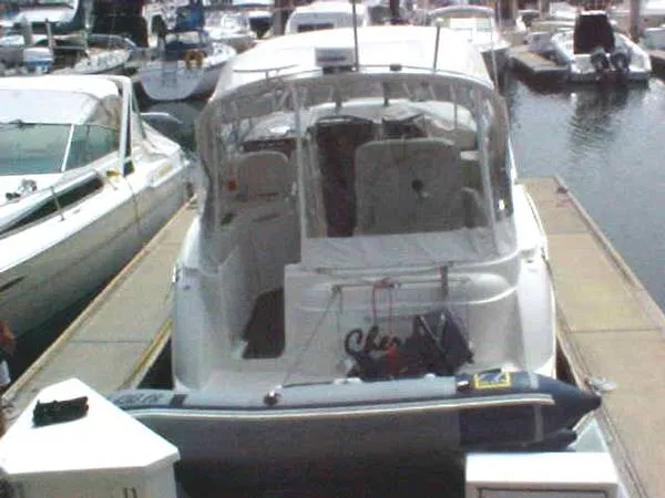2000 Bayliner 3055
