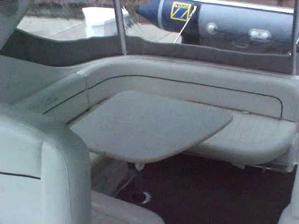 2000 Bayliner 3055
