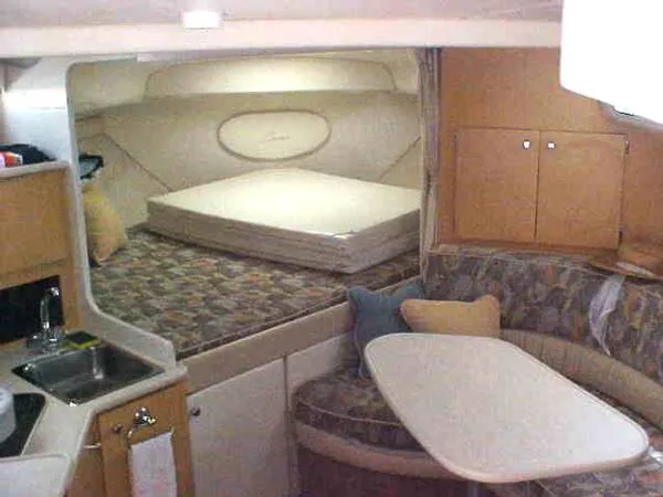 2000 Bayliner 3055