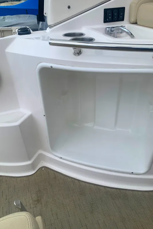2018 Regal 28 Express