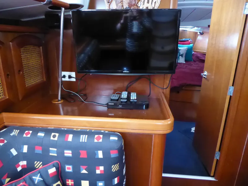 TV in main cabin