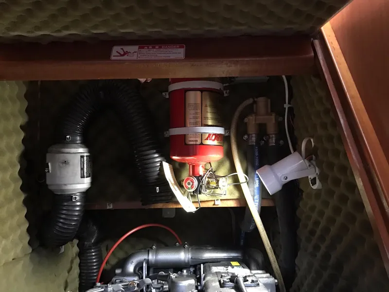 Auto fire extinguisher