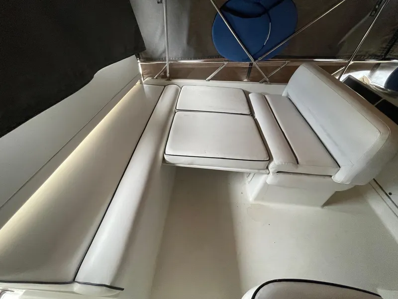 1991 Carver 28 Sedan