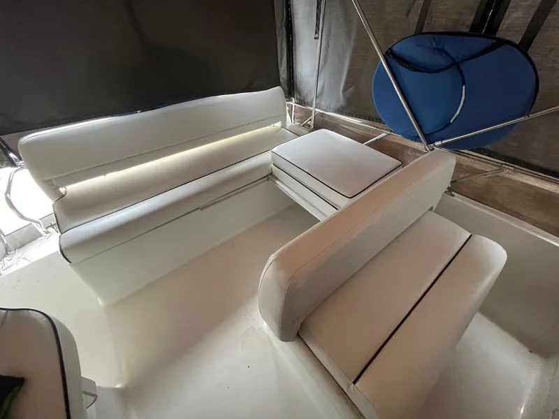 1991 Carver 28 Sedan