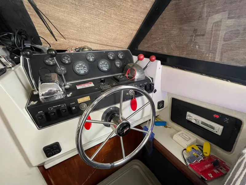 1991 Carver 28 Sedan
