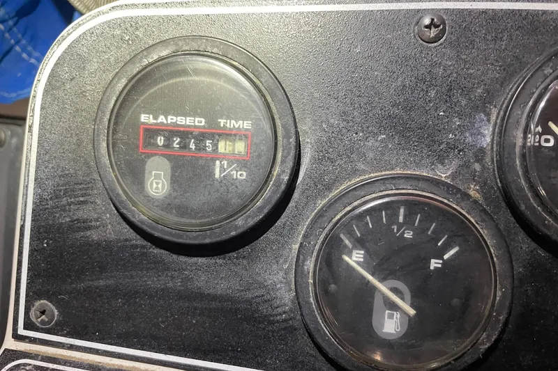 1991 Carver 28 Sedan