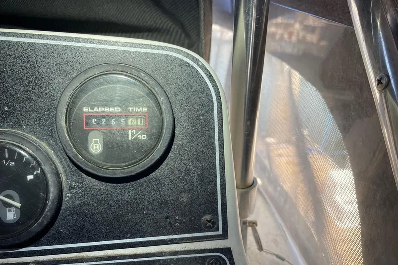 1991 Carver 28 Sedan