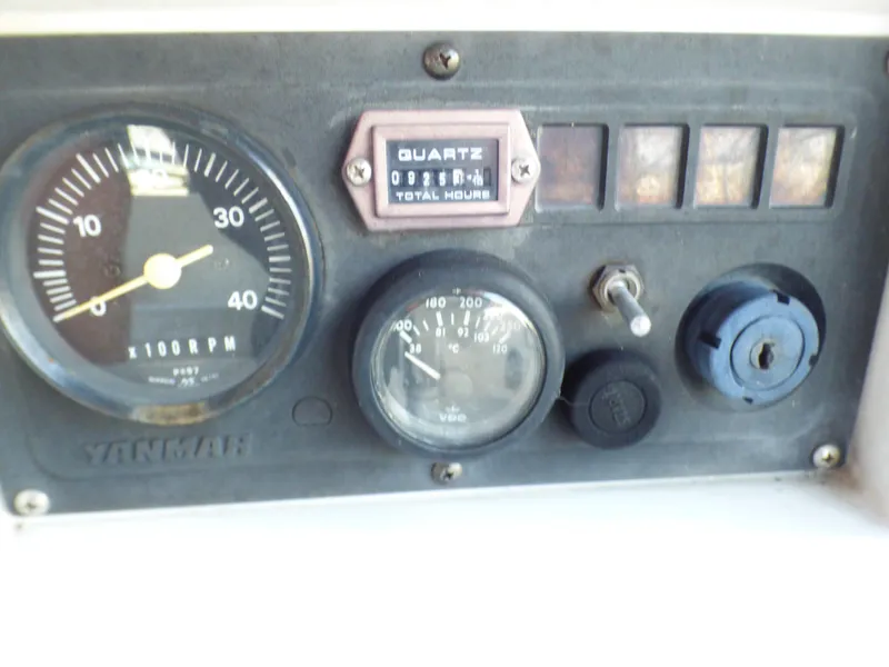 1991 Hunter 30T