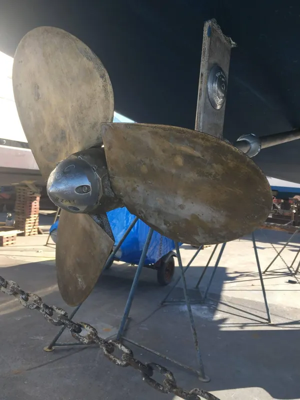 2004 Catalina 470