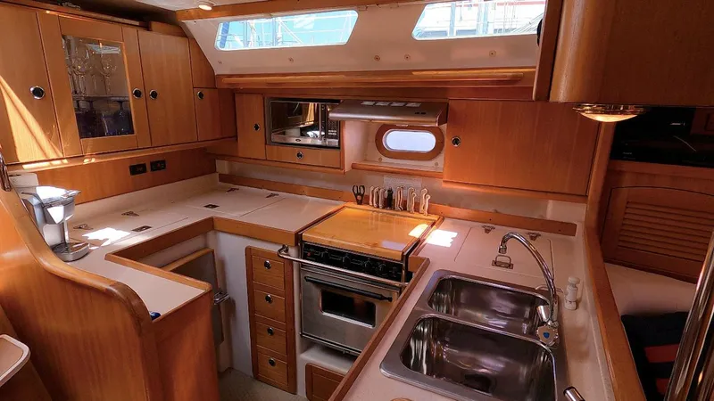 2004 Catalina 470