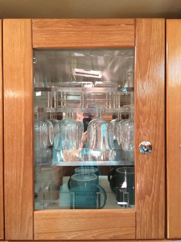 Lighted crystal cabinet