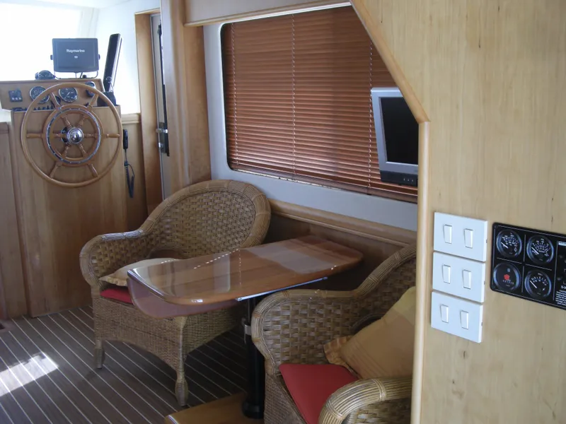 2005 Mainship 34 Trawler