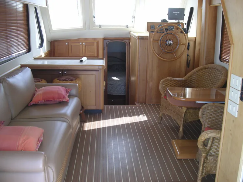 2005 Mainship 34 Trawler