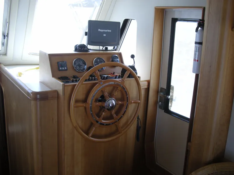 2005 Mainship 34 Trawler