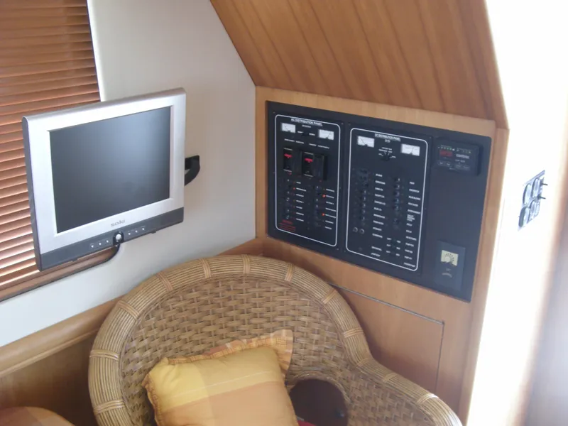 2005 Mainship 34 Trawler