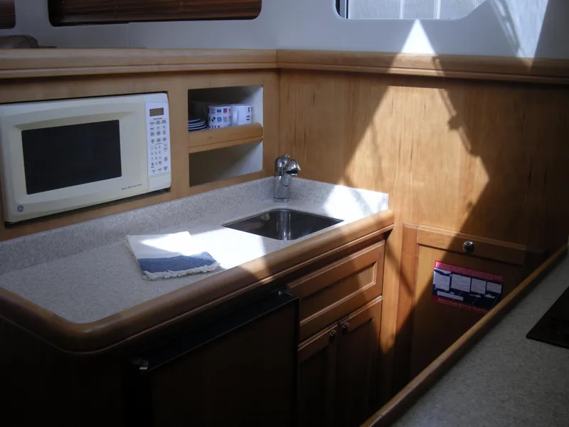 2005 Mainship 34 Trawler