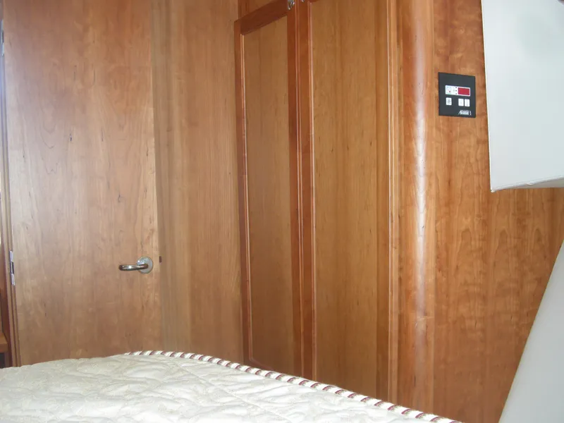 2005 Mainship 34 Trawler